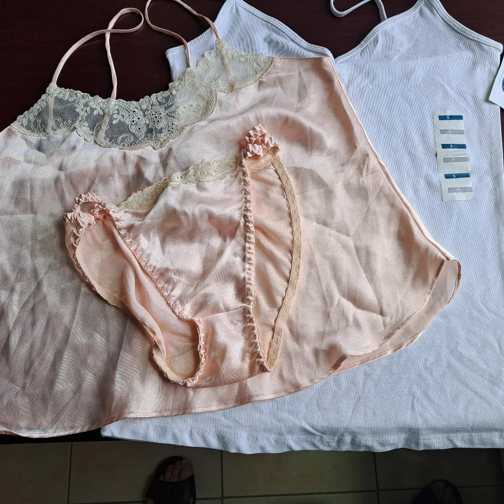 Victoria Secret Lingerie & Old Navy Top size PS - Picture 1 of 5